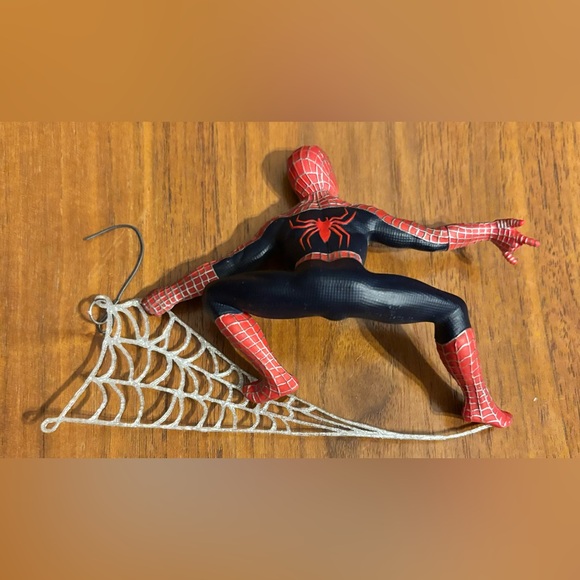 Marvel Spider-Man Hallmark Keepsake Ornament, 2004 Open Box - Picture 6 of 7